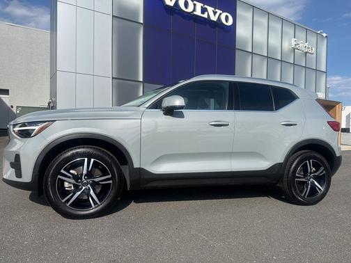 Vapour Grey Metallic 2025 Volvo XC40 B5 Core Bright Theme
