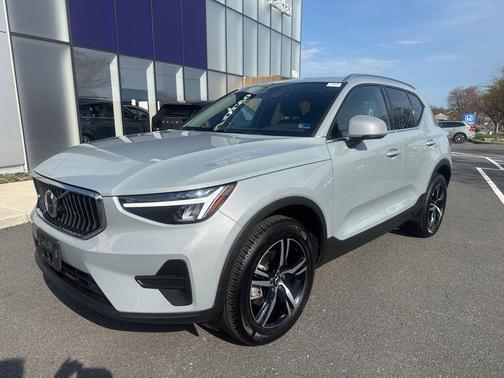 Vapour Grey Metallic 2025 Volvo XC40 B5 Core Bright Theme