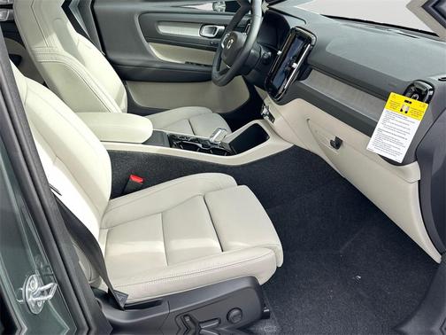 2026 Volvo XC40 B5 Ultra