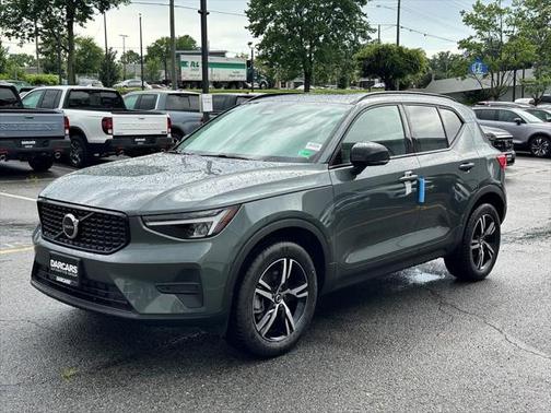 2026 Volvo XC40 B5 Plus