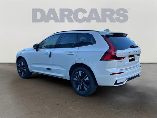 Crystal White Metallic 2026 Volvo XC60 B5 Plus