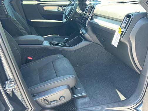 Denim Blue 2026 Volvo XC40 Black Edition Ultra, B5 AWD Gas (mild hybrid)