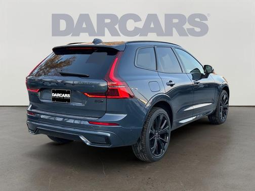 2026 Volvo XC60 B5 Ultra Black Edition