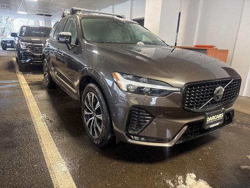 2023 Volvo XC60 B5 Plus Dark Theme