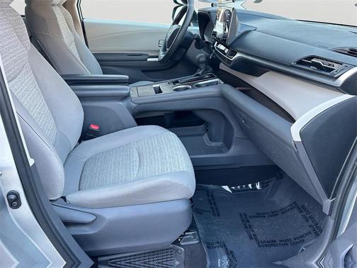 2021 Toyota Sienna LE