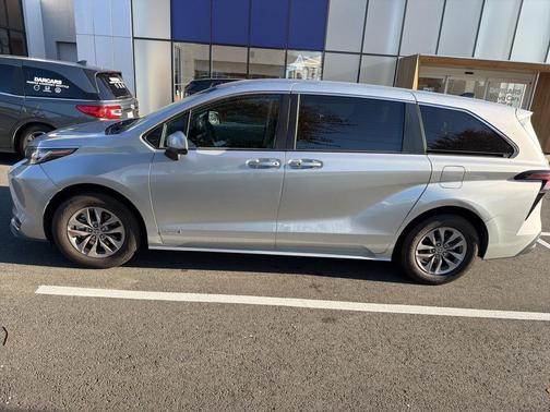 2021 Toyota Sienna LE