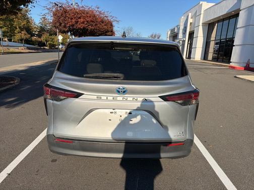 2021 Toyota Sienna LE