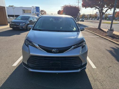 2021 Toyota Sienna LE