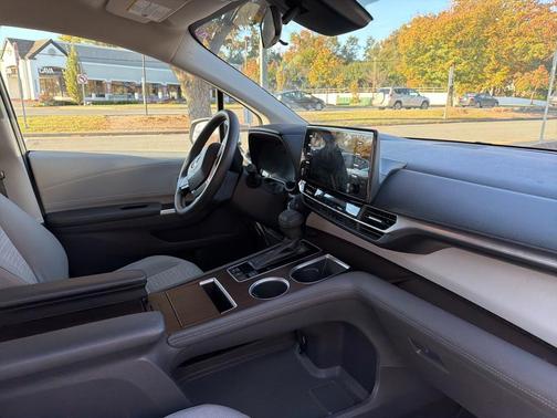 2021 Toyota Sienna LE