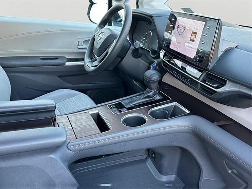 2021 Toyota Sienna LE