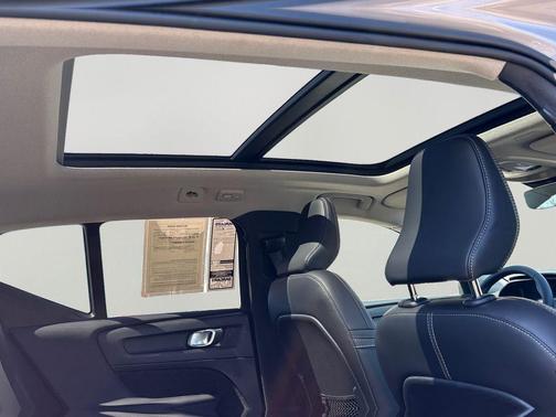 Silver Dawn Metallic 2025 Volvo XC40 B5 Core Bright Theme