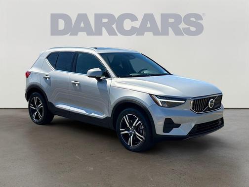 Silver Dawn Metallic 2025 Volvo XC40 B5 Core Bright Theme