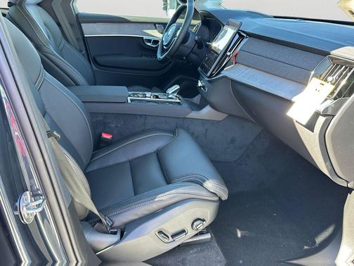 2026 Volvo XC90 B6 Ultra Dark Theme 7-Seater