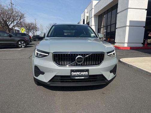 Vapour Grey Metallic 2025 Volvo XC40 B5 Core Bright Theme