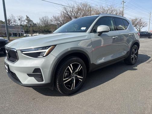 Vapour Grey Metallic 2025 Volvo XC40 B5 Core Bright Theme