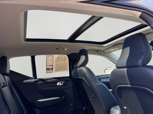 Vapour Grey Metallic 2025 Volvo XC40 B5 Core Bright Theme