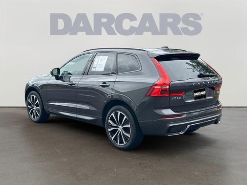 Platinum Grey Metallic 2025 Volvo XC60 B5 Plus