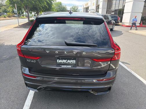 Platinum Grey Metallic 2025 Volvo XC60 B5 Plus