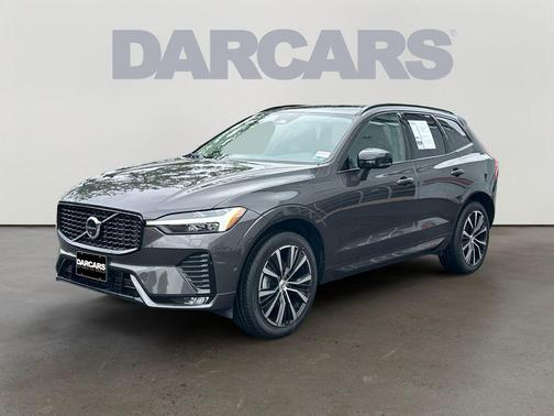 Platinum Grey Metallic 2025 Volvo XC60 B5 Plus