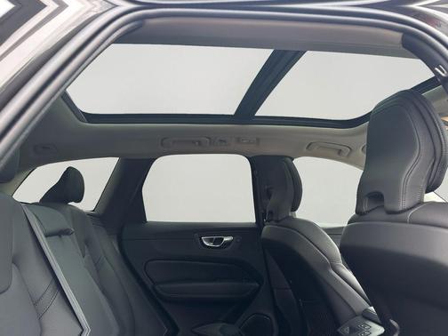 Platinum Grey Metallic 2025 Volvo XC60 B5 Plus
