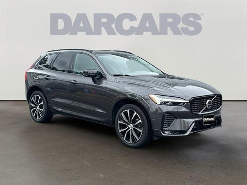 Platinum Grey Metallic 2025 Volvo XC60 B5 Plus