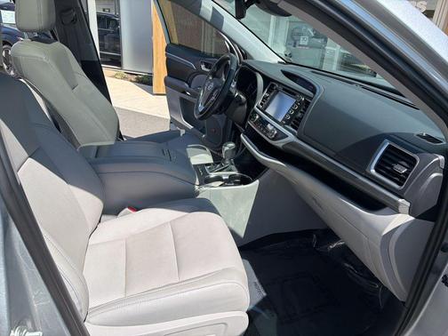 Celestial Silver Metallic 2019 Toyota Highlander Limited