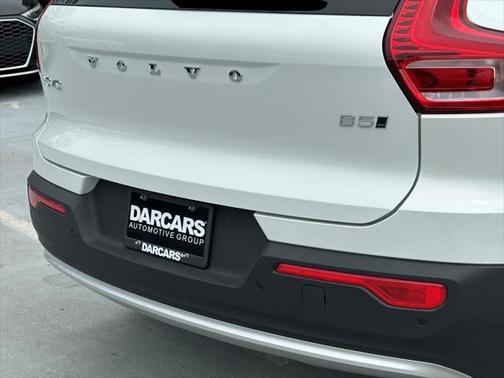 2025 Volvo XC40 B5 Core Bright Theme