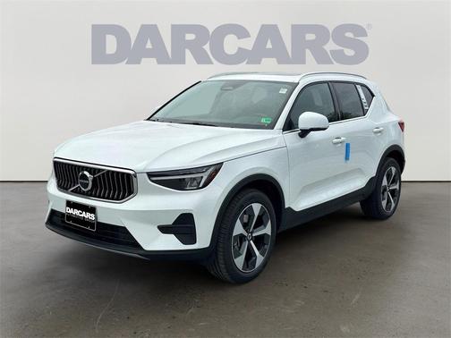 2025 Volvo XC40 B5 Core Bright Theme