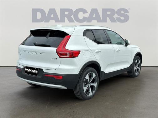 2025 Volvo XC40 B5 Core Bright Theme