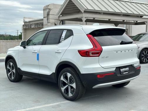 2025 Volvo XC40 B5 Core Bright Theme