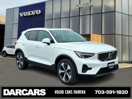 2025 Volvo XC40 B5 Core Bright Theme
