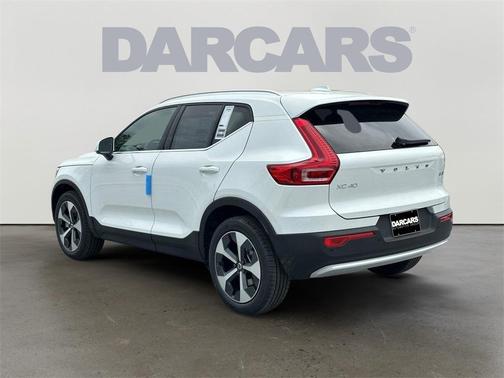 2025 Volvo XC40 B5 Core Bright Theme