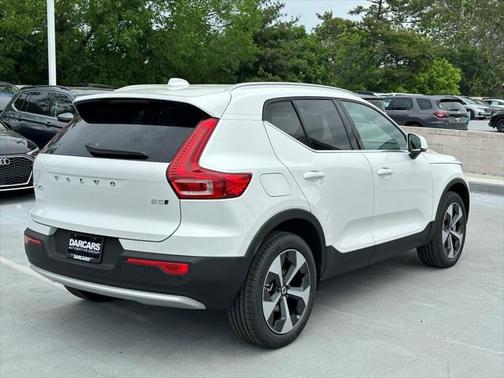 2025 Volvo XC40 B5 Core Bright Theme