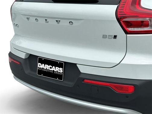 2025 Volvo XC40 B5 Core Bright Theme