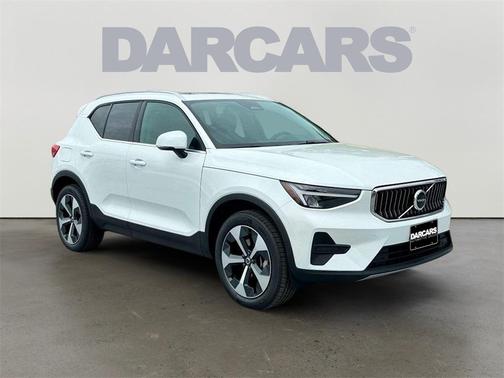 2025 Volvo XC40 B5 Core Bright Theme