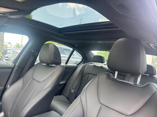 2025 BMW 330 i xDrive