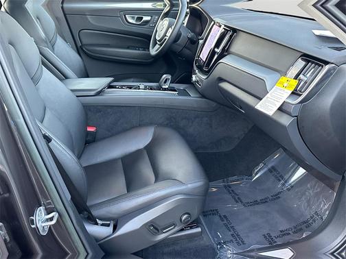 2023 Volvo XC60 B5 Core