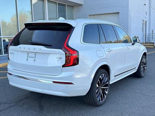 2025 Volvo XC90 Plug-In Hybrid T8 Plus 7-Seater