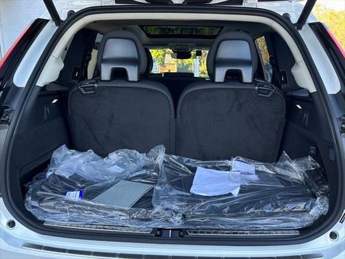 2025 Volvo XC90 Plug-In Hybrid T8 Plus 7-Seater