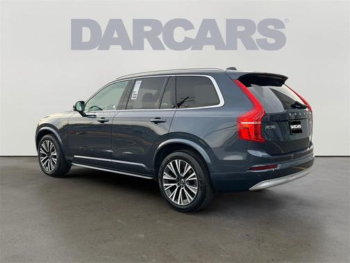 2022 Volvo XC90 T6 Momentum