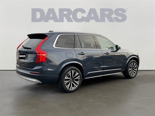 2022 Volvo XC90 T6 Momentum