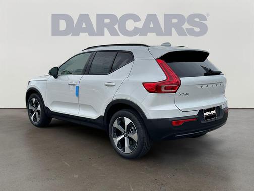 2026 Volvo XC40 B5 Plus