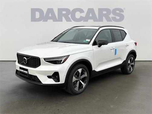 2026 Volvo XC40 B5 Plus