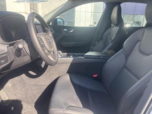 2025 Volvo XC60 B5 Core