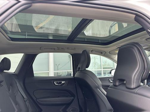 2025 Volvo XC60 B5 Core