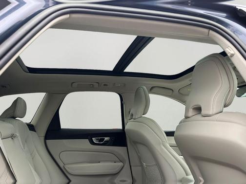 2022 Volvo XC60 B6 Inscription