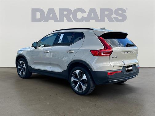 2025 Volvo XC40 B5 Plus Dark Theme