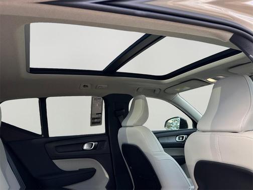 2025 Volvo XC40 B5 Plus Dark Theme