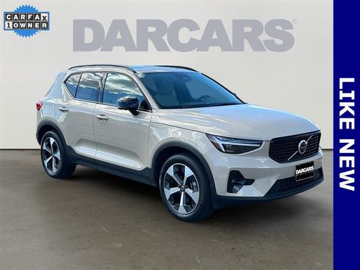 2025 Volvo XC40 B5 Plus Dark Theme