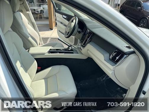 2025 Volvo XC60 Plug-In Hybrid T8 Plus